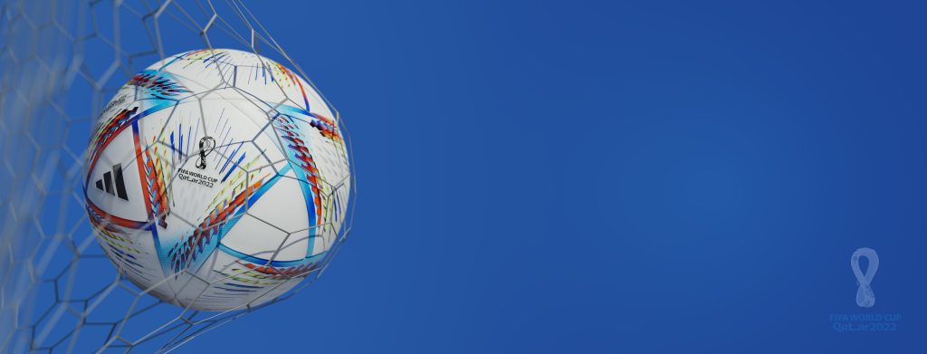 Bola oficial da Copa do Mundo Fifa Catar 2022 no gol.