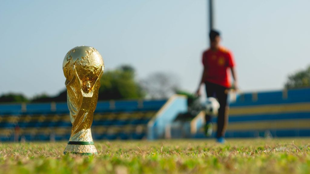 Taça da copa do mundo em uma campo